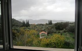 Zeus And Hera Apartments